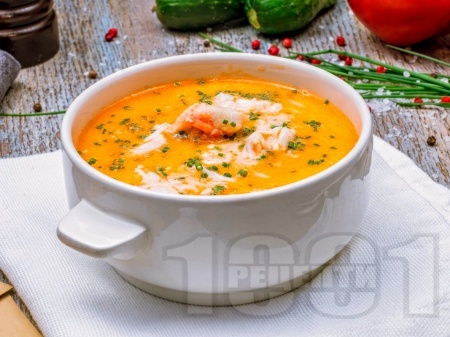 Крем супа от раци с прясно мляко и застройка с жълтъци - снимка на рецептата